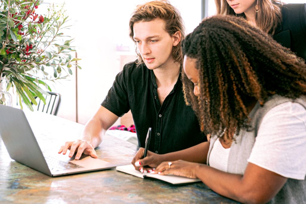 apprentissage tous pexels-canva-studio-3153199.jpg