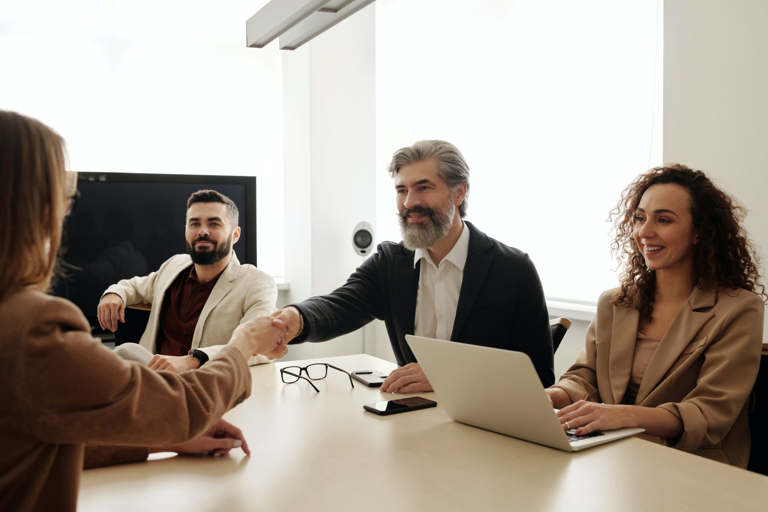 pexels-edmond-dantès-4342126 trouver un contrat d'alternance
